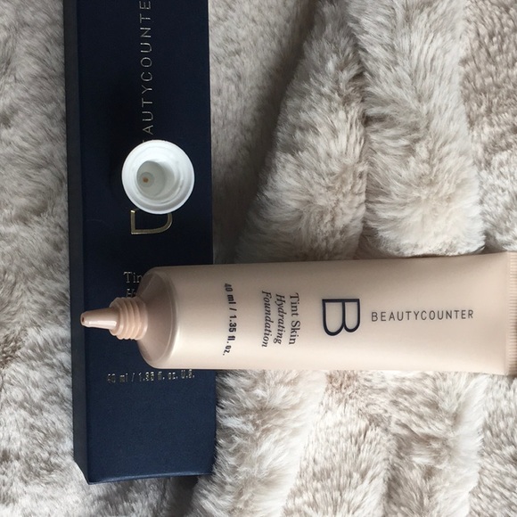 BRAND NEW BeautyCounter Tint Skin Hydrating Foundation in Honey - Picture 6 of 6